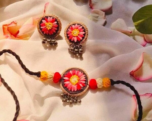 Embroidery jewellery set